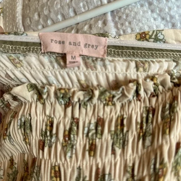 Beautiful Pattern Top - Picture 3 of 5